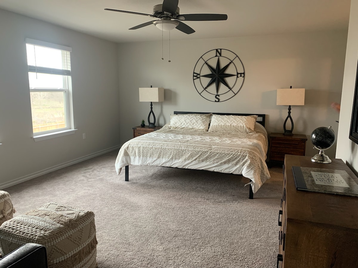 Chumba cha kulala cha Master - Kitanda 1 cha Kifalme