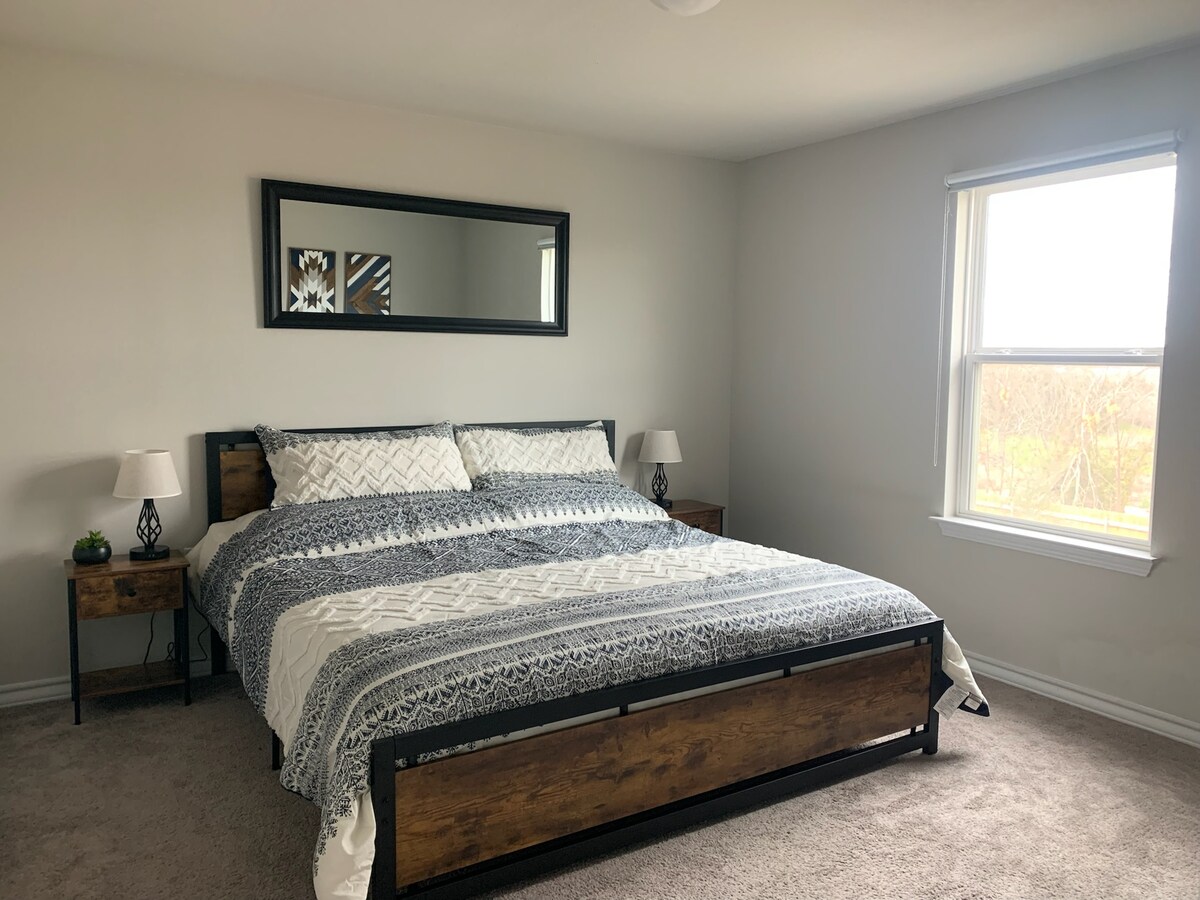 Chumba cha kulala cha Ghorofa ya Juu - Kitanda 1 cha Mfalme