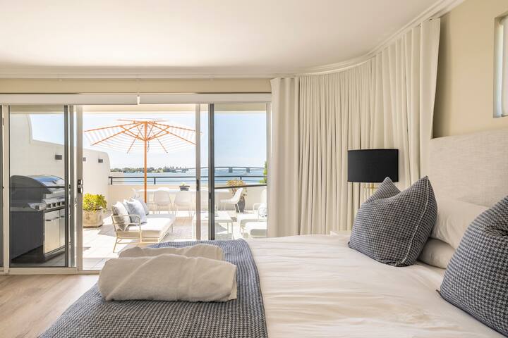 Stunning water views 2 bedroom apartment gallery image 3