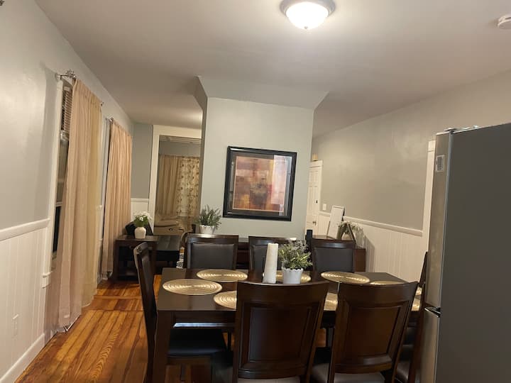 Modern 2br Apartment Near City & Dining - New Bedford, MA