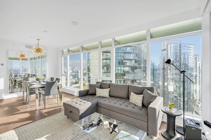 Bright, Spacious 2bdrm, Parking, AC, Downtown Van gallery image 2