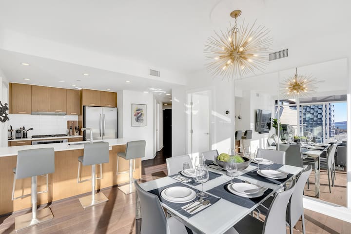 Bright, Spacious 2bdrm, Parking, AC, Downtown Van gallery image 3