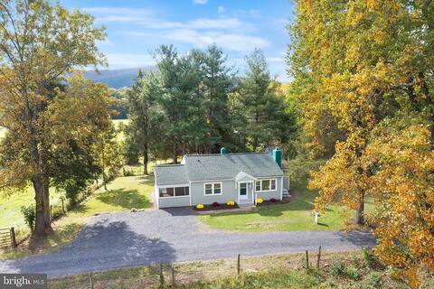 Cozy Cottage - HOT TUB | Mountain Views | Pets