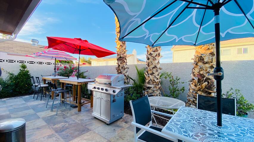 Henderson 4-Bedroom 3-Bath Home with Pool and BBQ gallery image 4