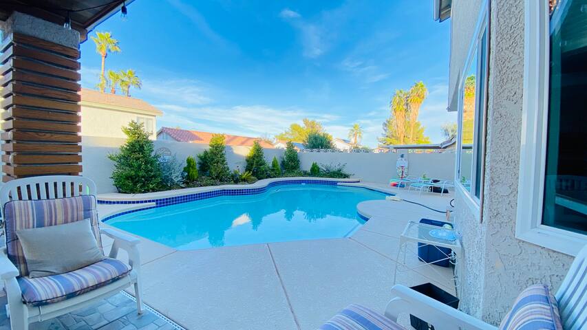 Henderson 4-Bedroom 3-Bath Home with Pool and BBQ gallery image 3