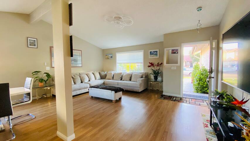 Henderson 4-Bedroom 3-Bath Home with Pool and BBQ gallery image 5