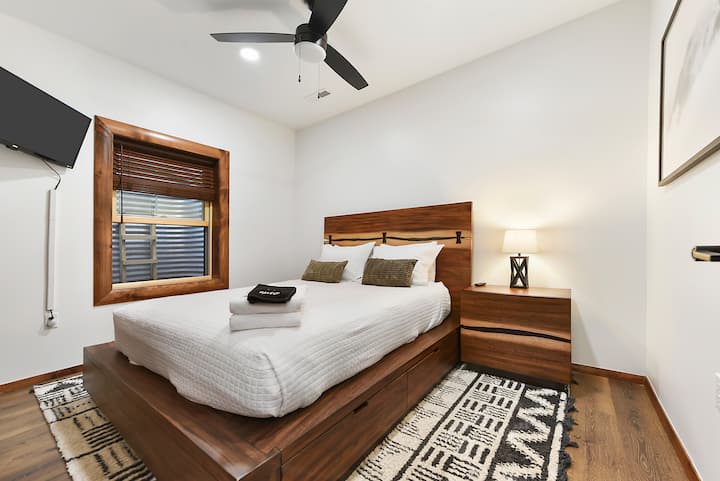 Lower level bedroom 5 - Queen size bed 