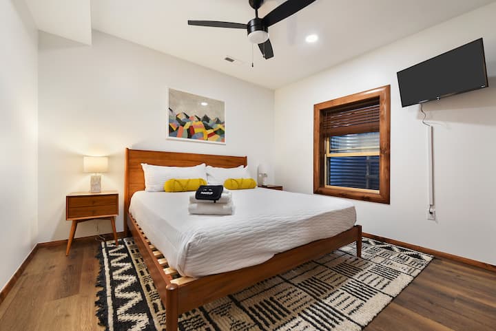 Lower level bedroom 4 - Your large king sized bed 