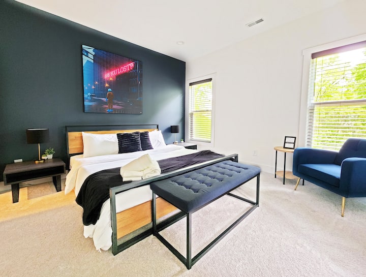 Glavna spavaća soba s bračnim krevetom (širine 180