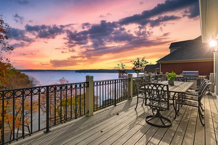 Luxe Pickwick Lakefront | Private Dock | Top 5%
