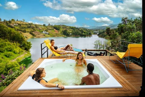 Lake Access! Kayaks, Jacuzzi, BBQ