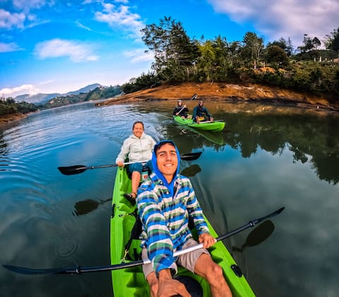 Lake Access! Kayaks, Jacuzzi, BBQ