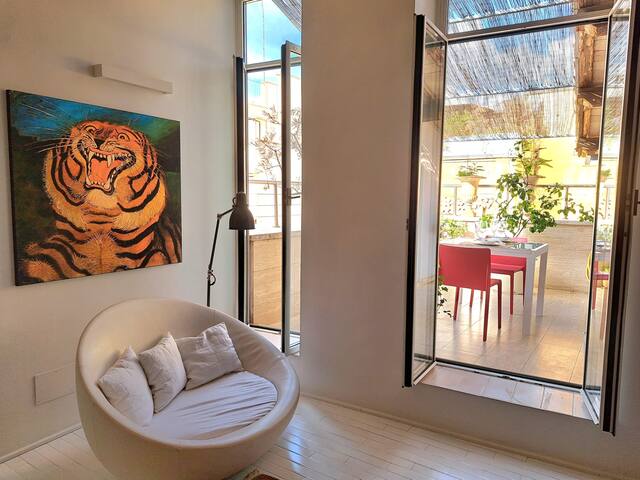 Pantheon White Penthouse gallery image 3