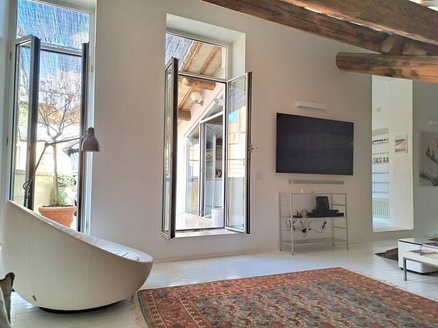 Pantheon White Penthouse gallery image 2