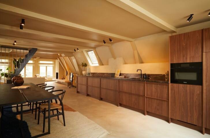 Luxury, designer loft penthouse in Canal District gallery image 3