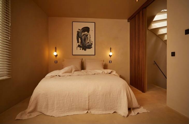 Luxury, designer loft penthouse in Canal District gallery image 2