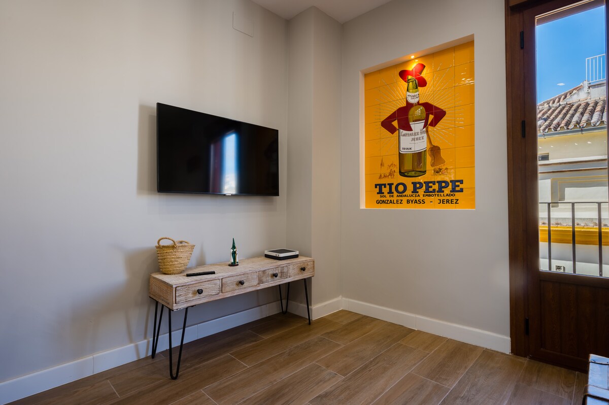 Top performing Airbnb: SR Triana. Nice, comfortable, next to the Triana Bridge in Triana Casco Antiguo