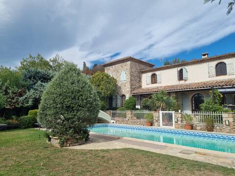 Comfortable apartment with pool and superb view.