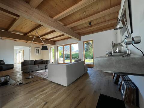Country house 5 minutes walking from the lake