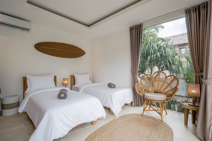 Villa Marie Rose, Seseh - Imagine a bedroom that seamlessly blends the charm of classic furniture with the sleekness of modern design.