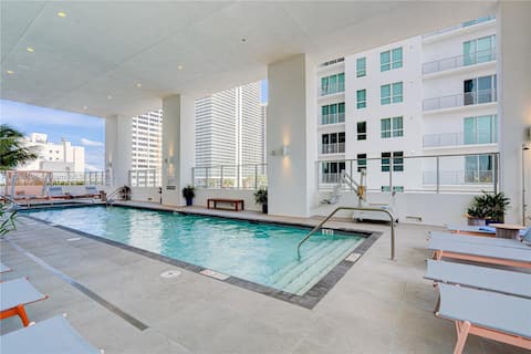 Top performing Airbnb: 2-Bedroom Apartment minutes from Bayside Miami in Mdcc
