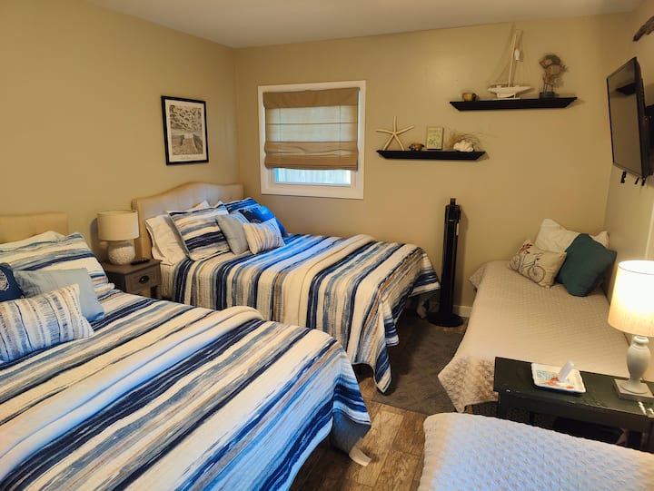 #2 غرفة نوم الضيوف - 2 سرير كامل ، 2 سرير مزدوج. جميع المراتب في المنزل هي رغوة الذاكرة أعلى لينة.