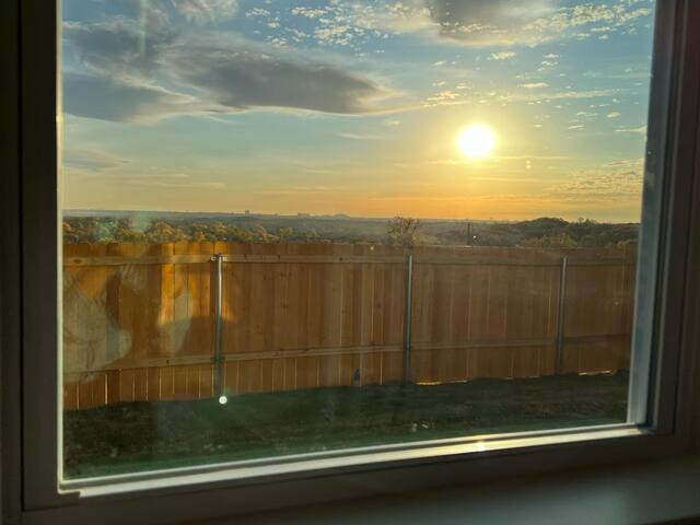 5TVs*75”TV*Fort Worth*Arlington*4Bedroom*King Bed gallery image 4