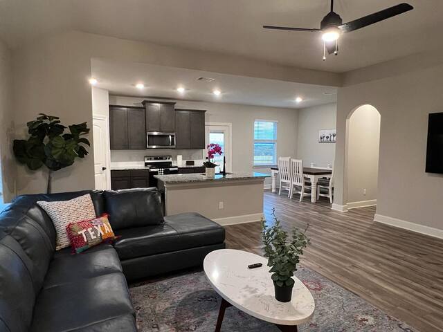 5TVs*75”TV*Fort Worth*Arlington*4Bedroom*King Bed gallery image 3