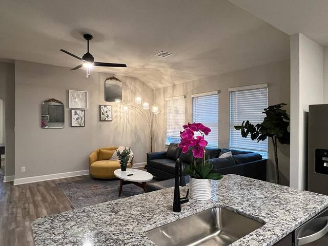 5TVs*75”TV*Fort Worth*Arlington*4Bedroom*King Bed gallery image 2