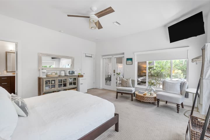 Mid-century Modern Beach Getaway - Sarasota, FL