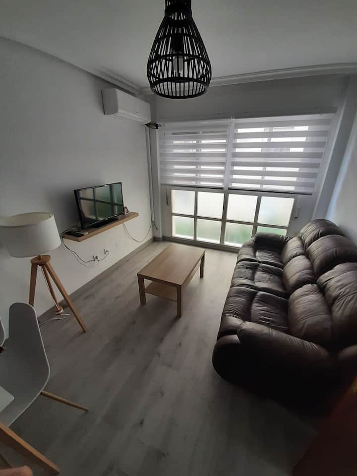 Apartamento Reformado En El Centro De Almería - Almería