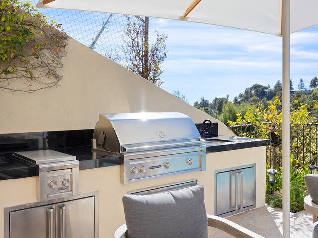 Chateau Beverly Hills by Stay Awhile Villas gallery image 2