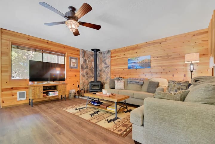 Living room space, with TV hooked up to Xfinity Flex you can access all your streaming services. Or settle in with some board games, books and simply relax! 