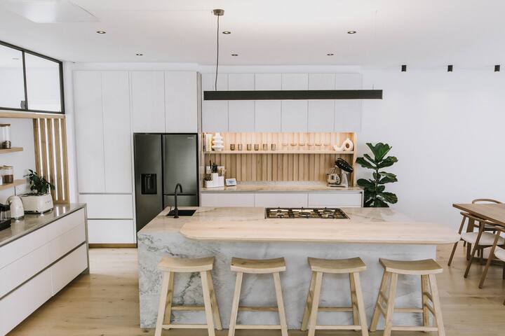 Villa with Views – ideal location to city and sea gallery image 4