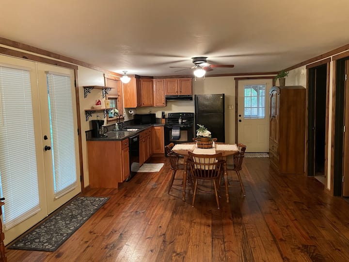 2 Br Waterfront Cabin With Main Lake View & Pier - Toledo Bend Reservoir