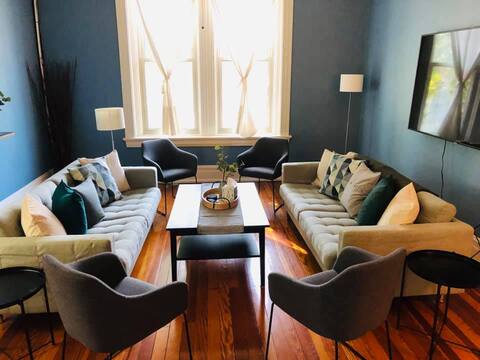 The Convent: Spacious 8 Bedroom, 4.5 Bath Getaway