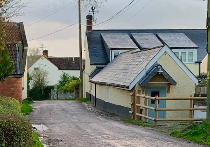Two bedroom rural retreat in the Somerset levels Holiday homes for