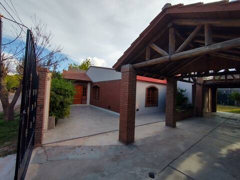 Beautiful House with garden, quincho and pool
