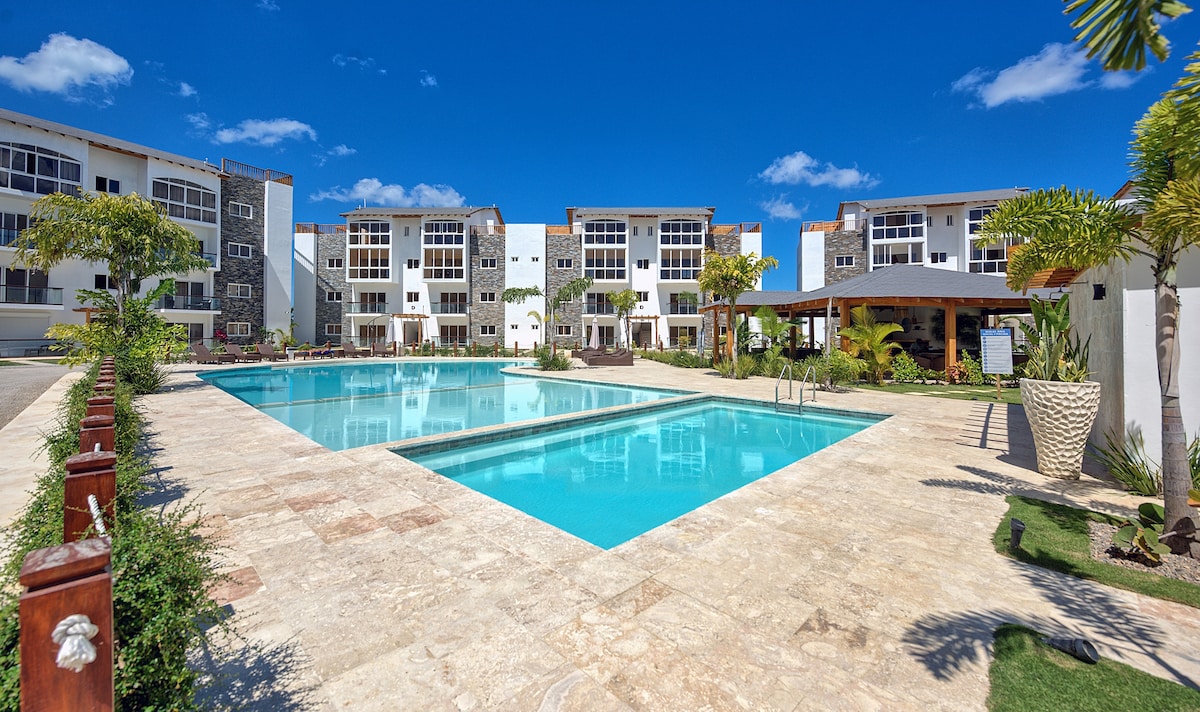 Curated visual reference: Luxury Condominiums With Private Outdoor Space Reference: Modern Apartment With Private Outdoor Space