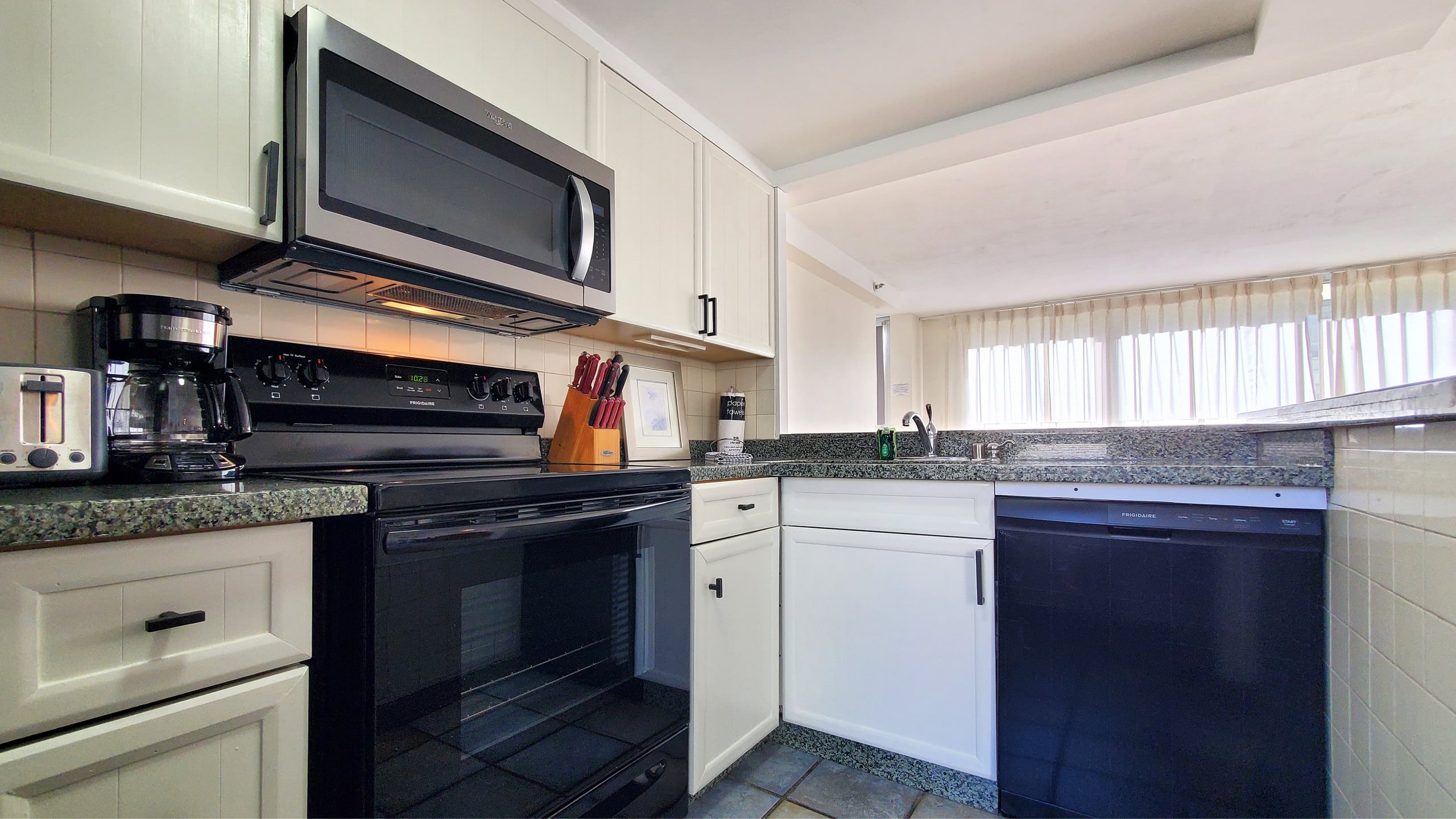 DHBH 601, 2 Bedroom Oceanfront condo - Image 10