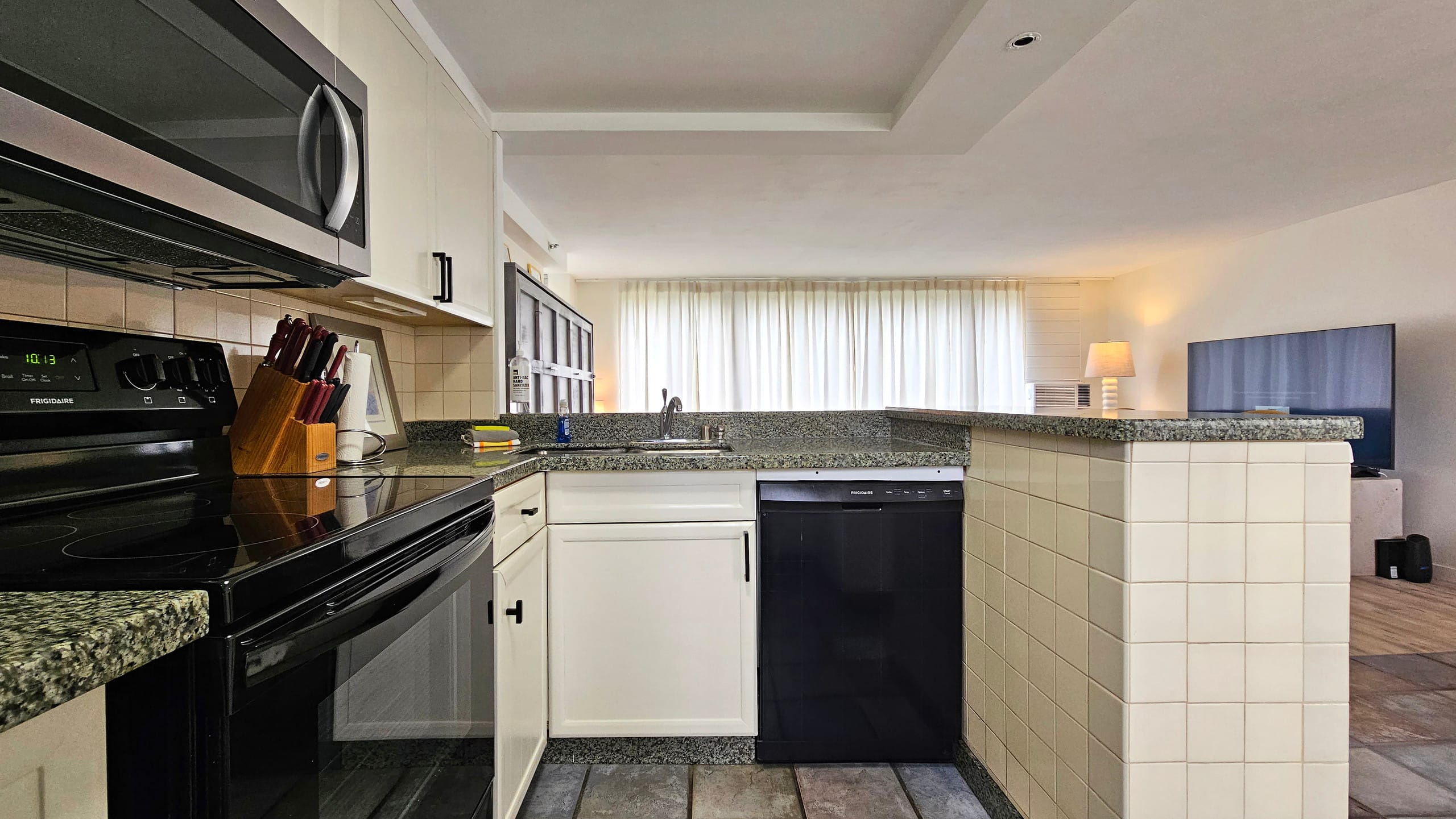 DHBH 601, 2 Bedroom Oceanfront condo - Image 12