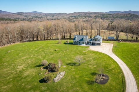 Modern 10 acre estate, mtn views hot tub game room