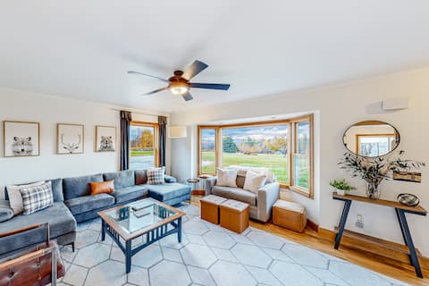 Modern 10 acre estate, mtn views hot tub game room