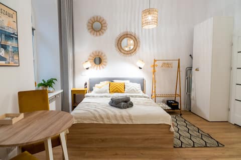Top performing Airbnb: Wilcza Studio/ Modern Boho / City Center in Śródmieście