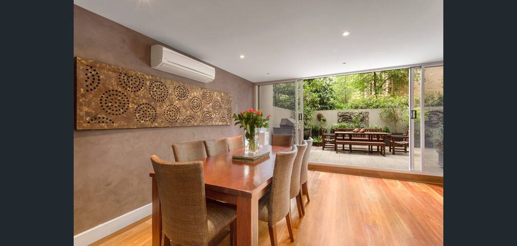 Spacious 4 brm Gem right in the heart of the city gallery image 2