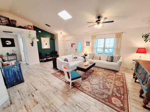 Lakefront home near Disney/Beach