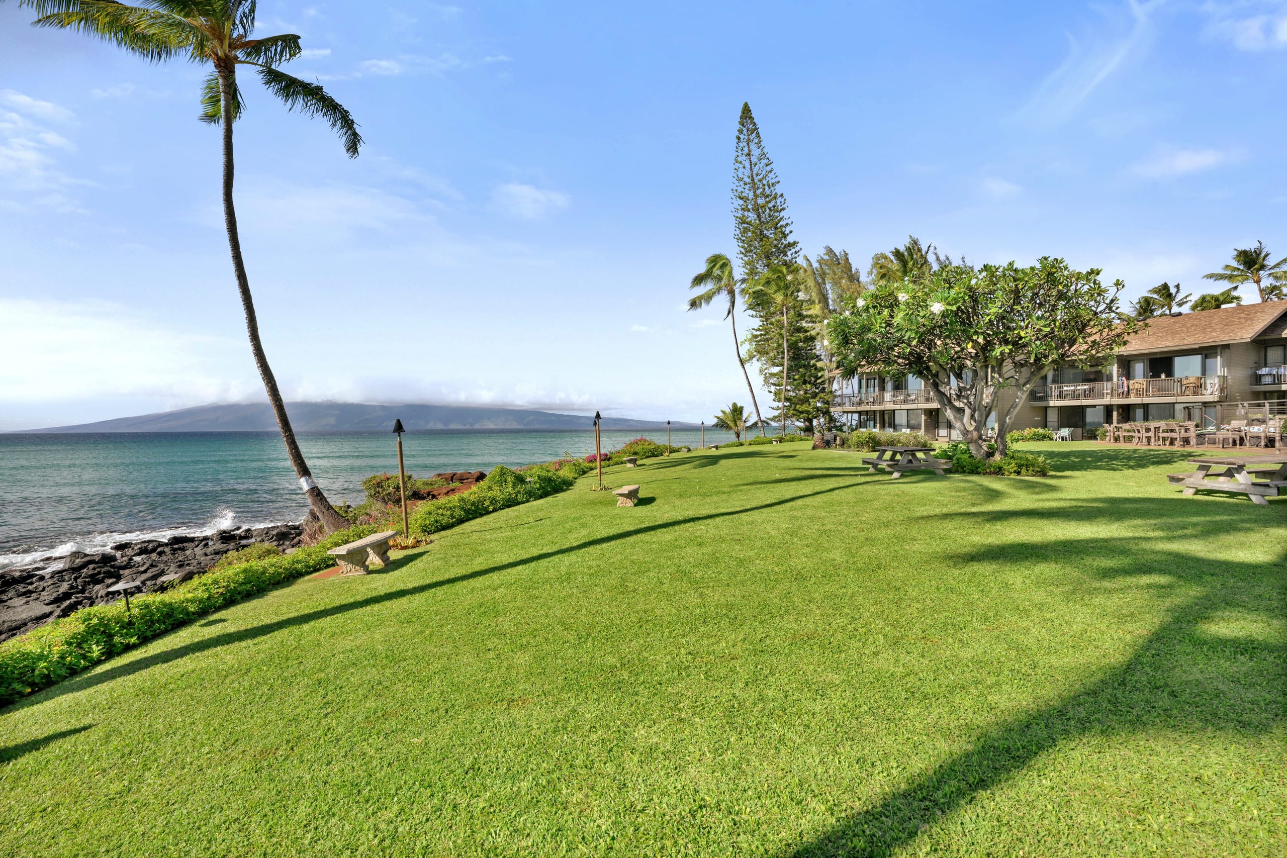 Condo in Lahaina · ★4.85 · 2 bedrooms · 5 beds · 2 baths - Image 4