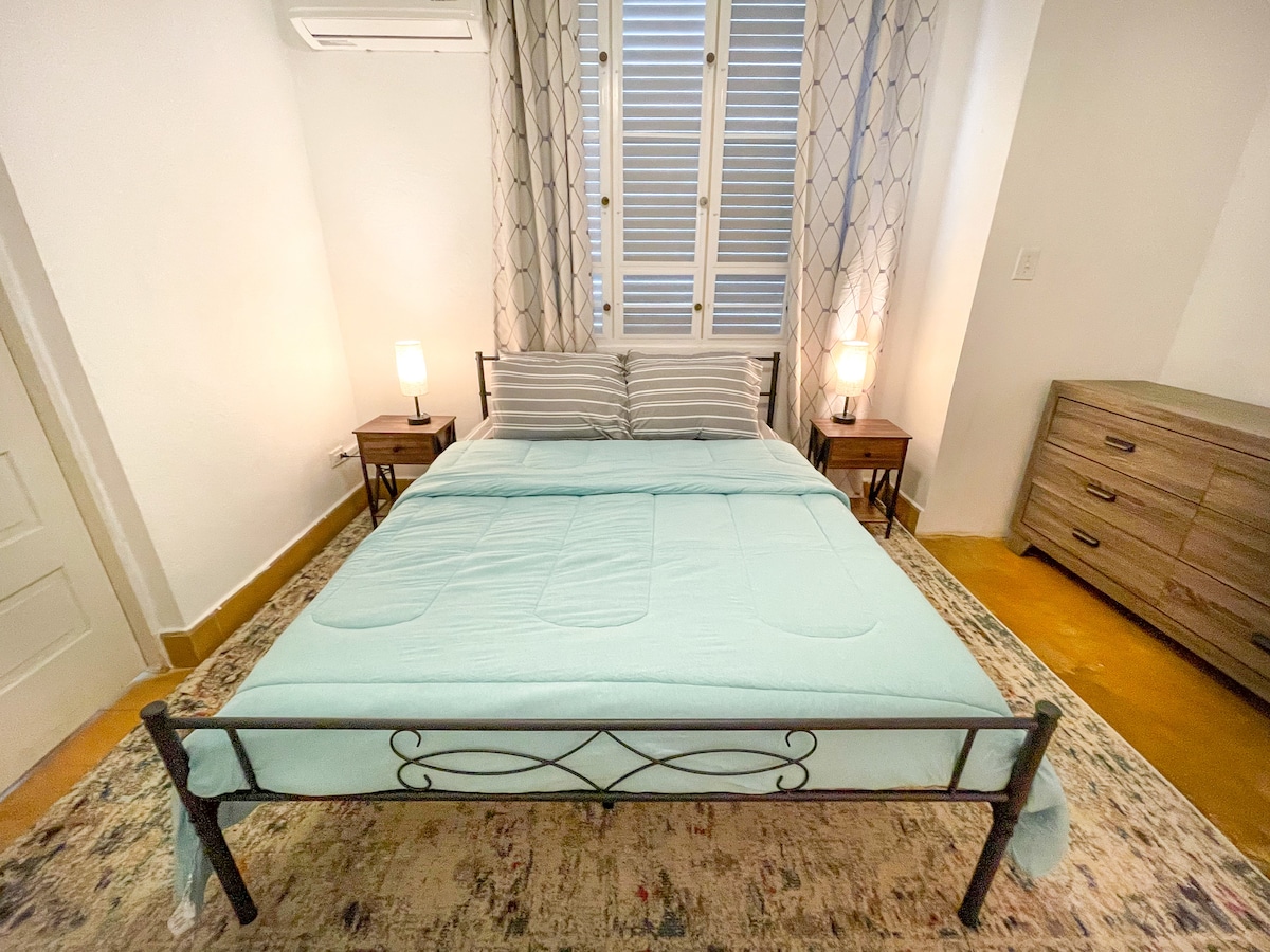 Chumba cha kulala na kitanda cha Malkia