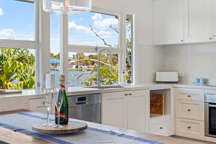 The Bach Noosa River – Noosa waterfront w/jetty