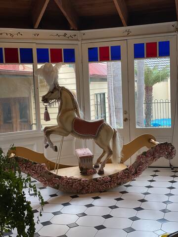 The Dragons Parlour gallery image 5